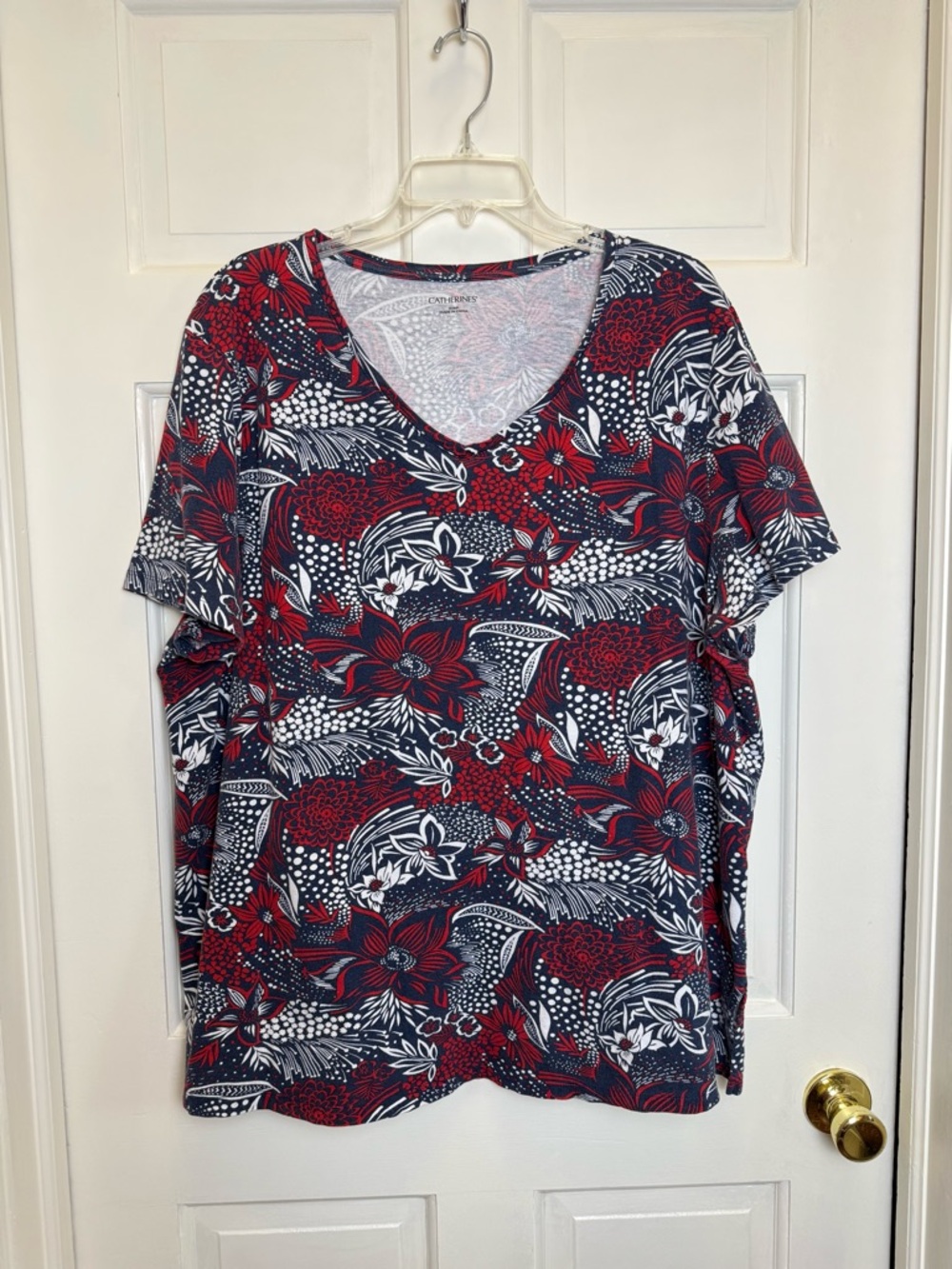 Catherines Navy, Red & White Floral V-Neck Short Sleeve Tee 1XWP Women’s Petite